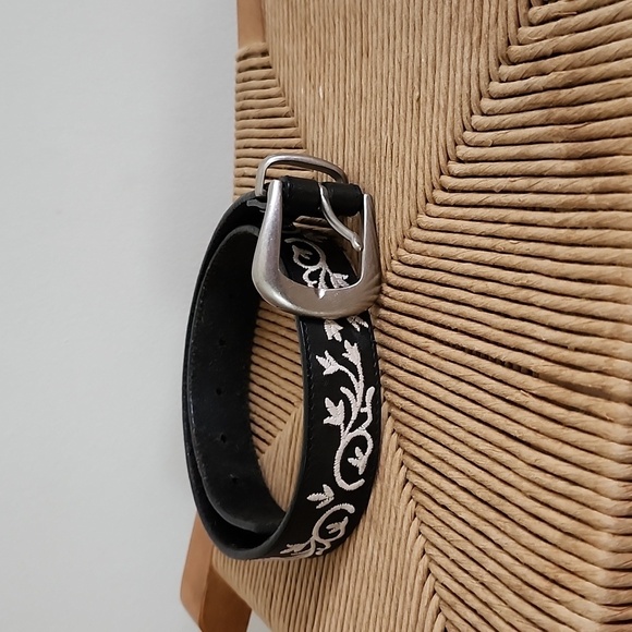 Gap Womens Embroidered Genuine Leather Belt Black with Silver Hardware Size 26 - Picture 1 of 5